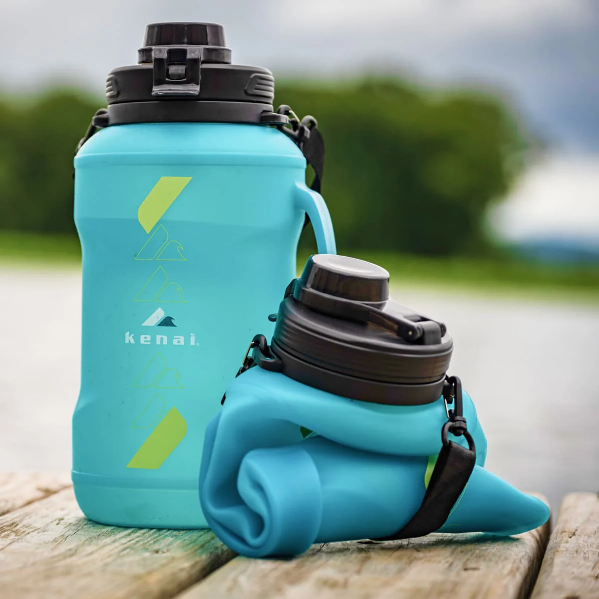 Grizzly & Kenai Collapsible 64oz Water Bottle - Image 14