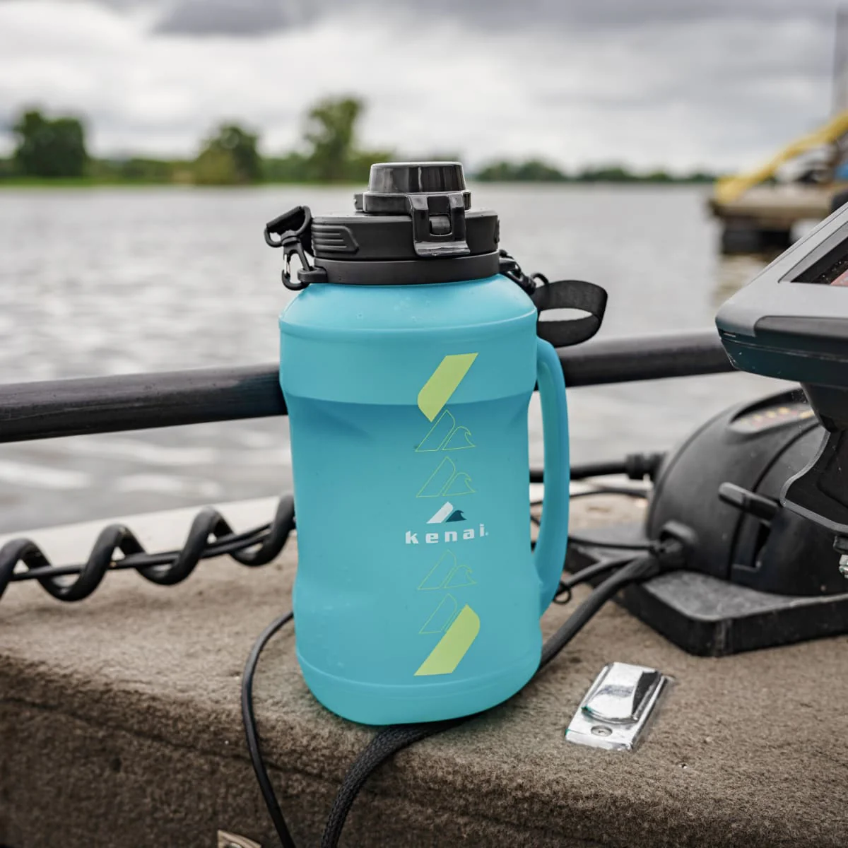 Grizzly & Kenai Collapsible 64oz Water Bottle - Image 15
