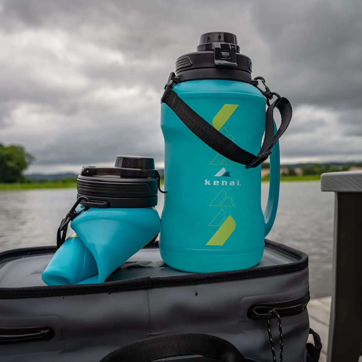 Grizzly & Kenai Collapsible 64oz Water Bottle - Image 16