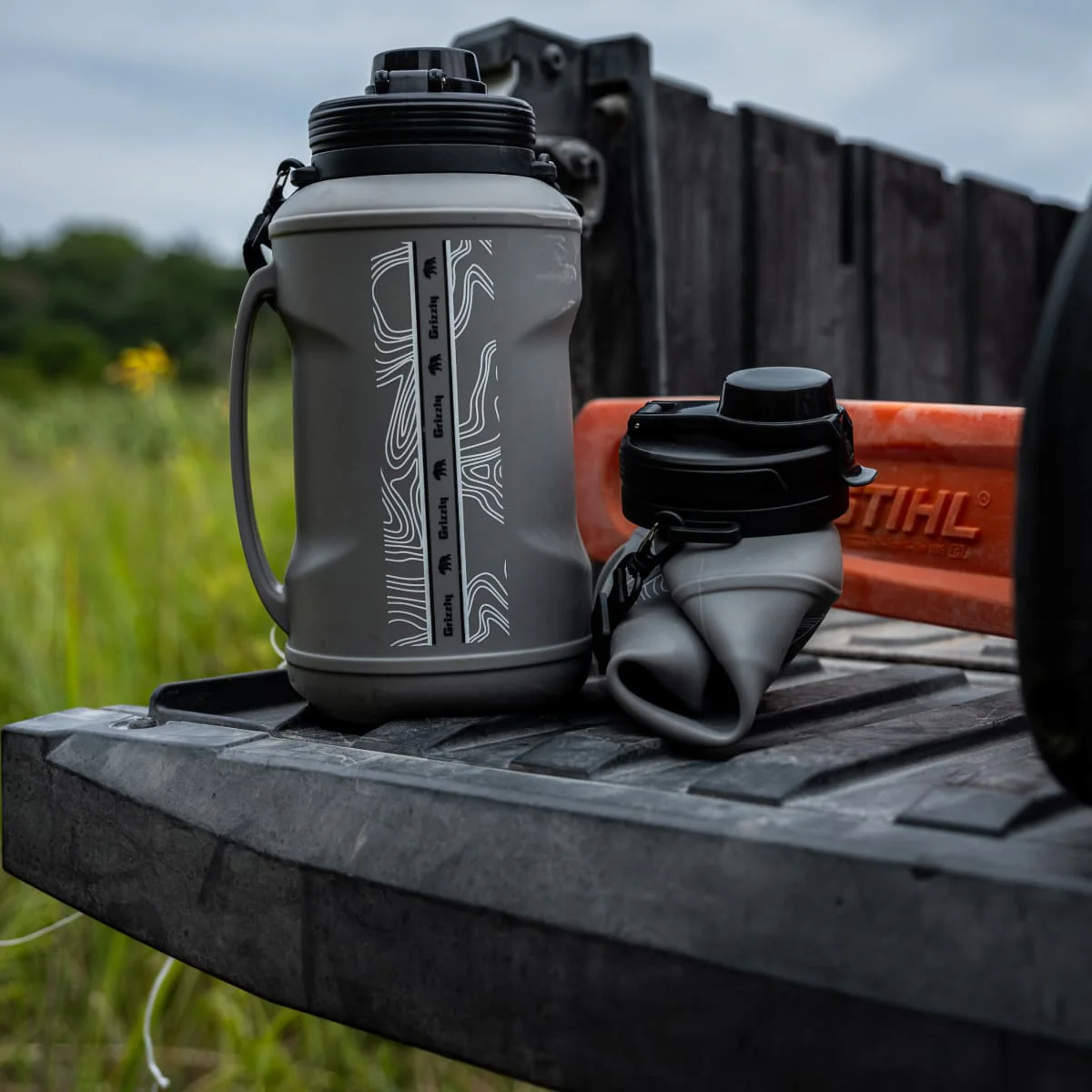 Grizzly & Kenai Collapsible 64oz Water Bottle - Image 4